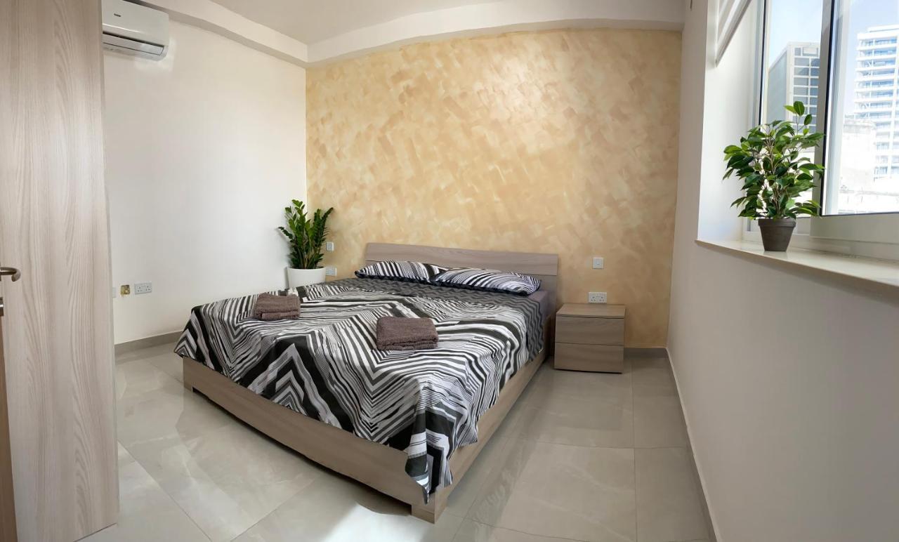 Seaside Apartment In Gzira Екстер'єр фото